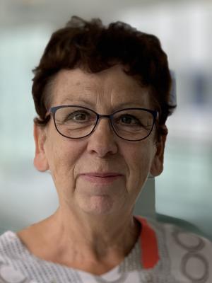 Elly v.d. Essen, secretaris